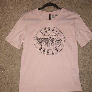 Light pink H&M Guns and roses T-shirt